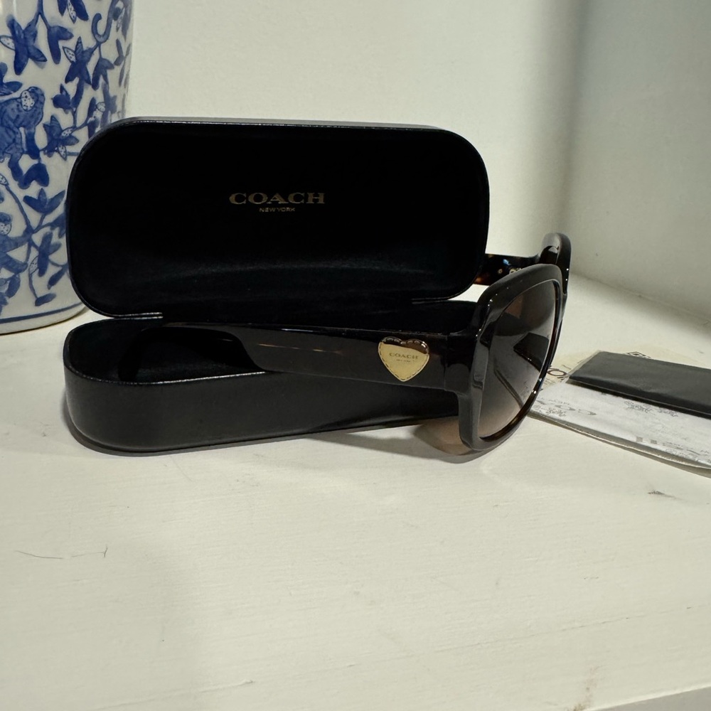 Coach Brown Tortoise Sunglasses - Picture 4 of 5